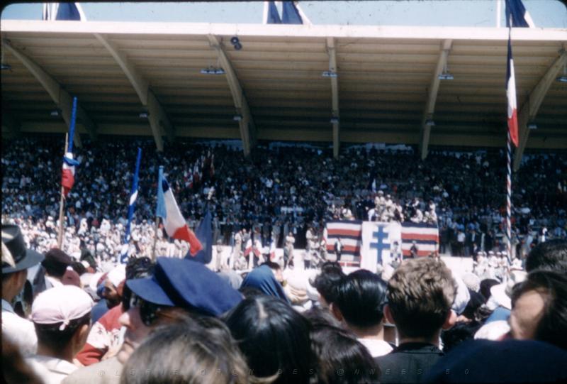 Oran juin 1958   Stade Henri Fouques Duparc Je vous ai compris 50 millions  et la suite.jpg